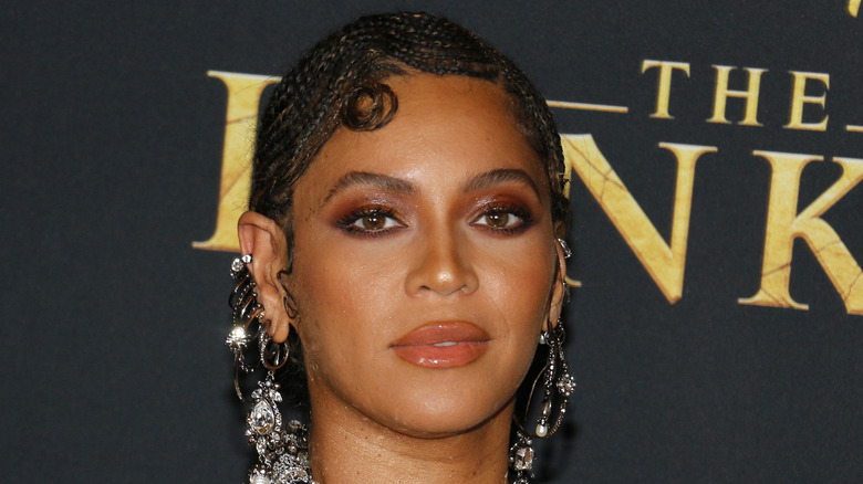 Beyoncé wears elaborate earrings