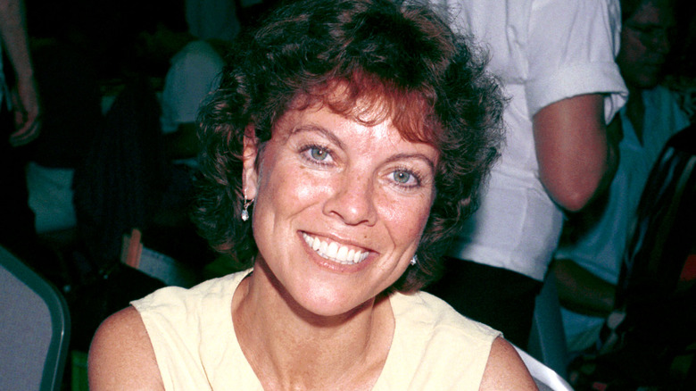 Erin Moran signs autographs