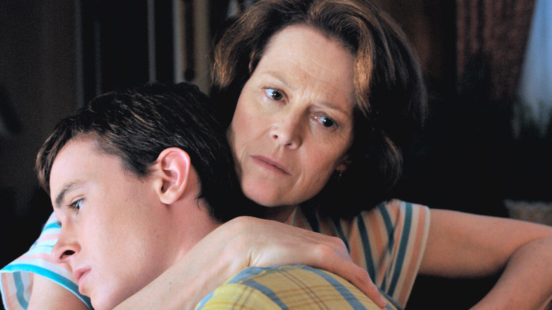 Sigourney Weaver embraces Ryan Kelley