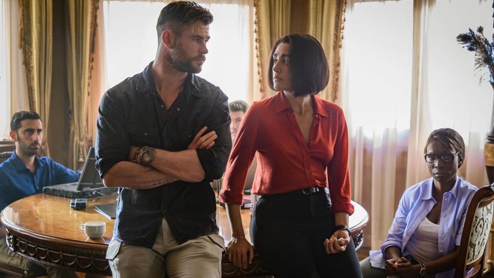 Chris Hemsworth and Golshifteh Farahani in Extraction