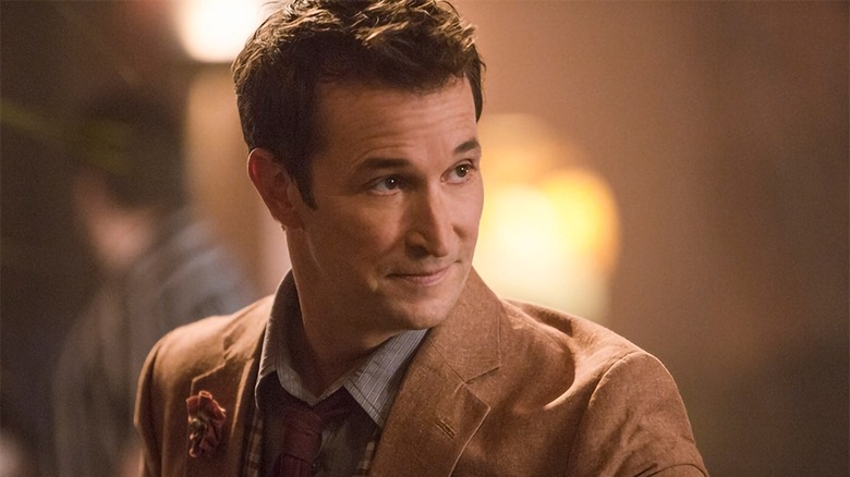 Noah Wyle Flynn Carsen grinning