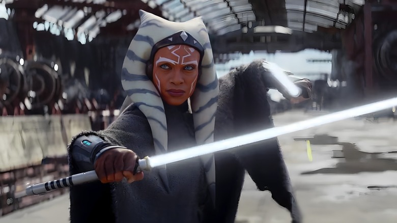 Ahsoka fight stance holding lightsabers