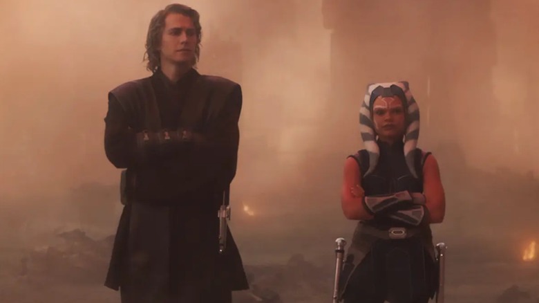 Anakin and Ahsoka on a battlefield