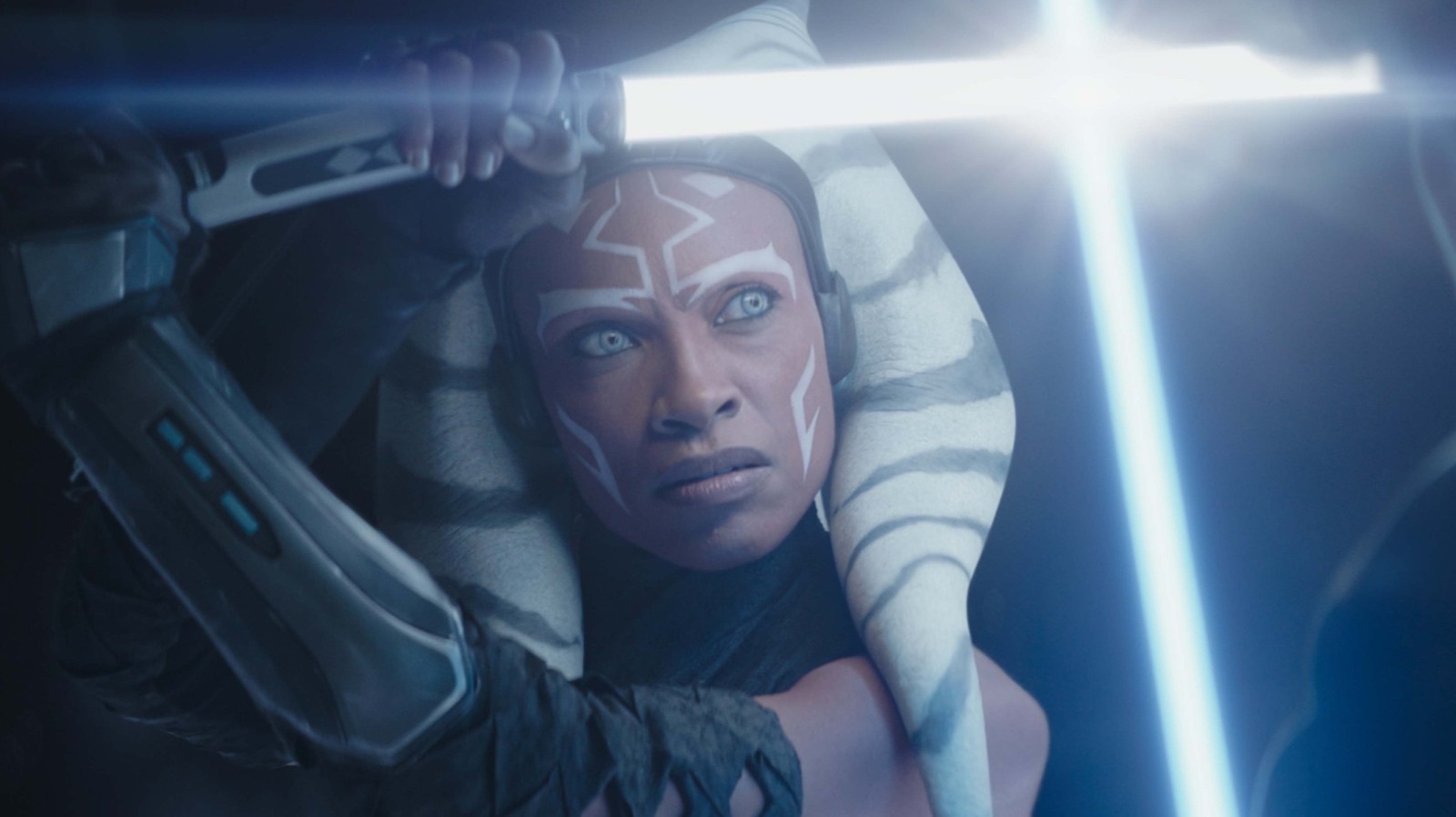 Why Doesn't Rosario Dawson Play Ahsoka in This Live-Action 'Star Wars'  Movie? - Inside the Magic