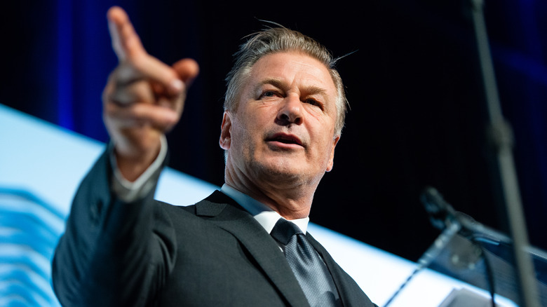 Alec Baldwin points finger