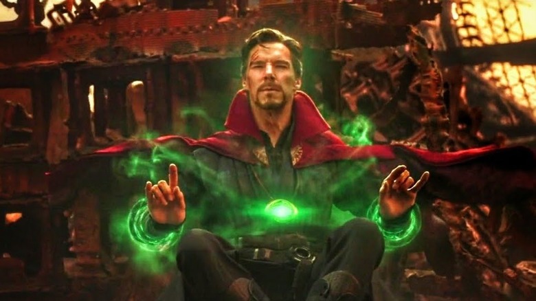 Benedict Cumberbatch Doctor Strange looking into future