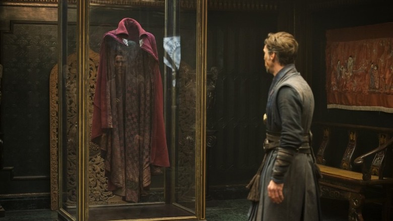 Stephen Strange levitation cloak