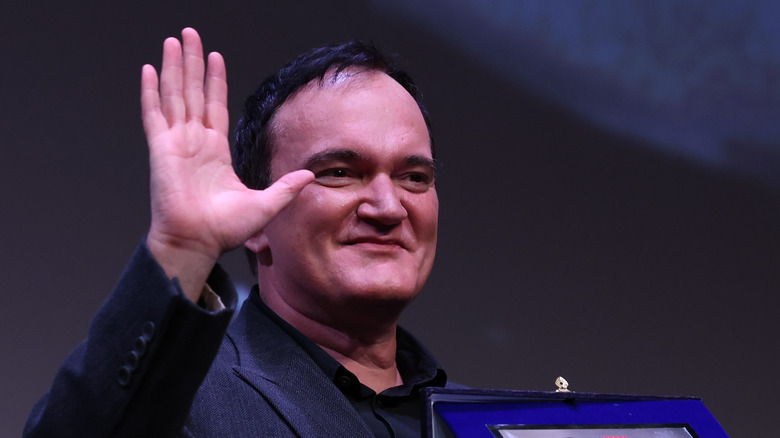 Quentin Tarantino waving