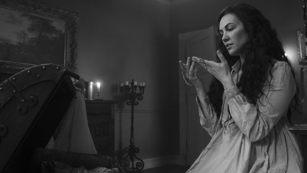 Kate Siegel as Viola in Haunting of Bly Manor