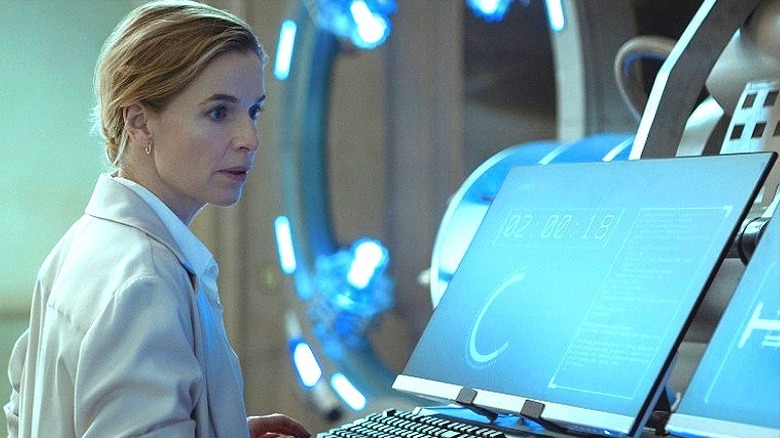 Thekla Reuten with computer