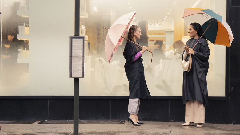 And Just Like That's Carrie and Seema talking wet hair under umbrellas