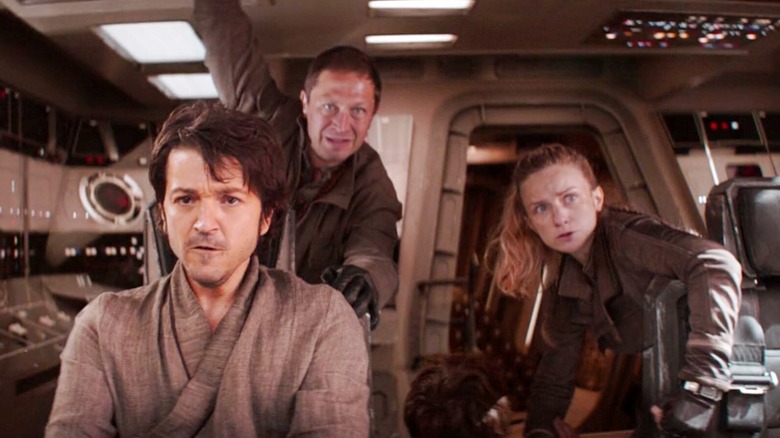 Cassian, Skeen, and Vel in cockpit