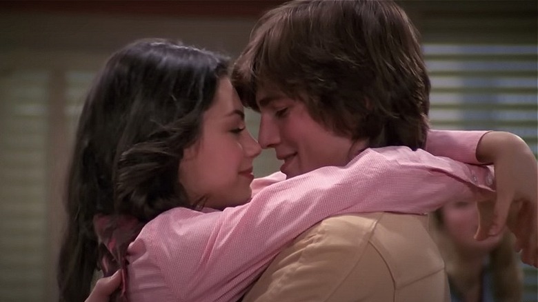 Jackie and Kelso hugging 