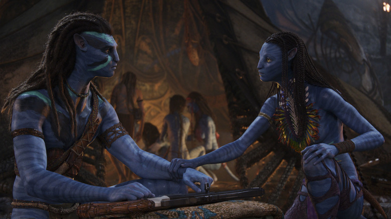 Jake and Neytiri touching hands