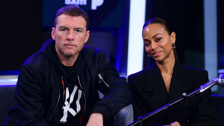 Sam Worthington and Zoe Saldaña sitting