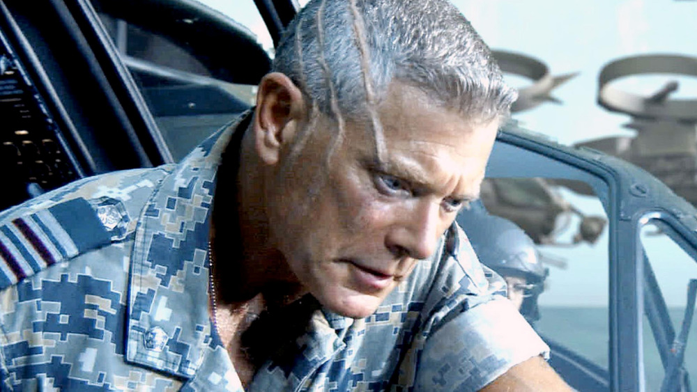 Stephen Lang Colonel Quaritch looking down camo