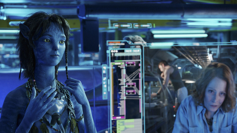 Kiri and Sigourney Weaver on a screen in Avatar