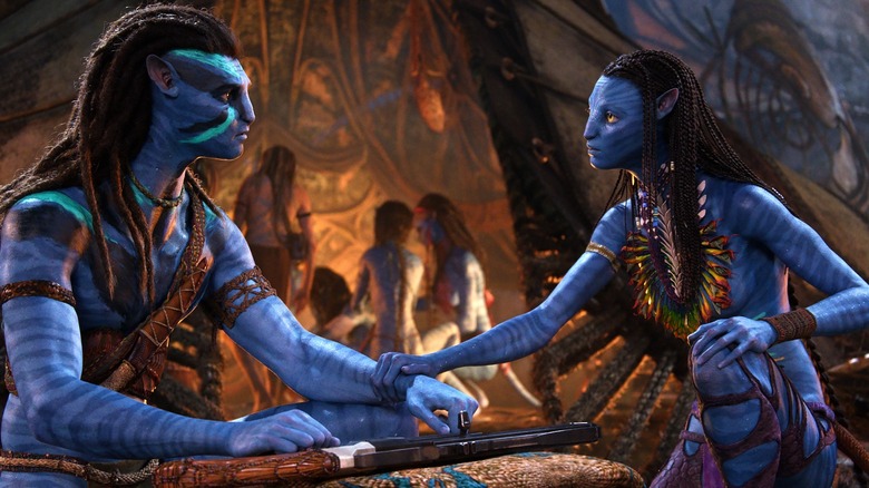 Sam Worthington and Zoe Saldaña talking in Avatar: The Way of Water