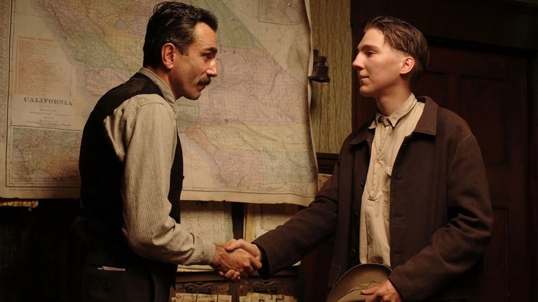 Daniel Plainview shakes Eli's hand