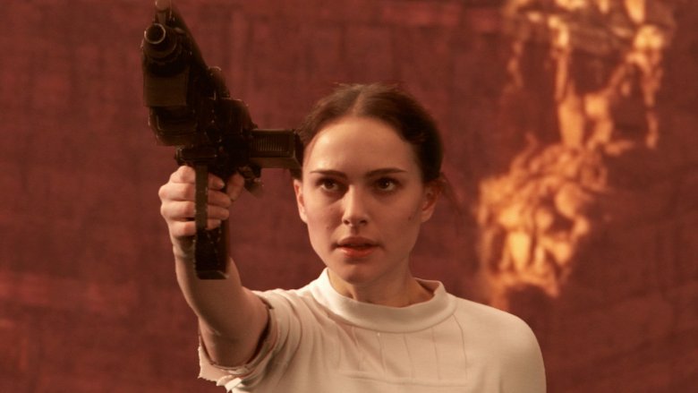 Padme points gun