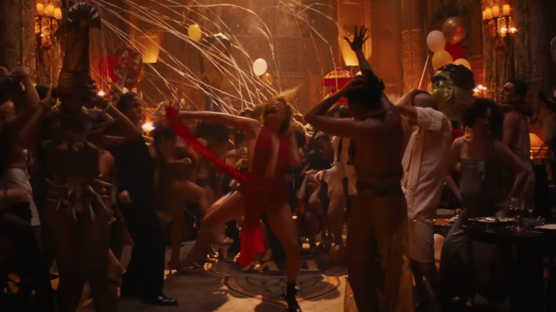 Margot Robbie dances at wild party