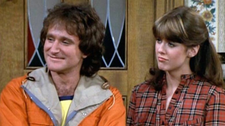 Mork and Mindy standing