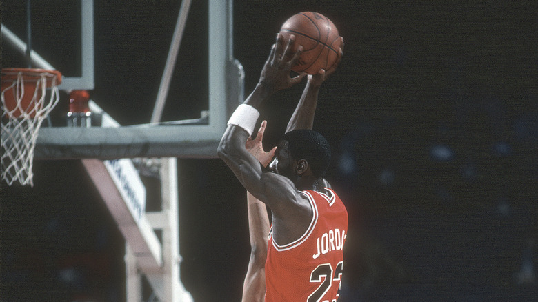 Michael Jordan throwing ball in net