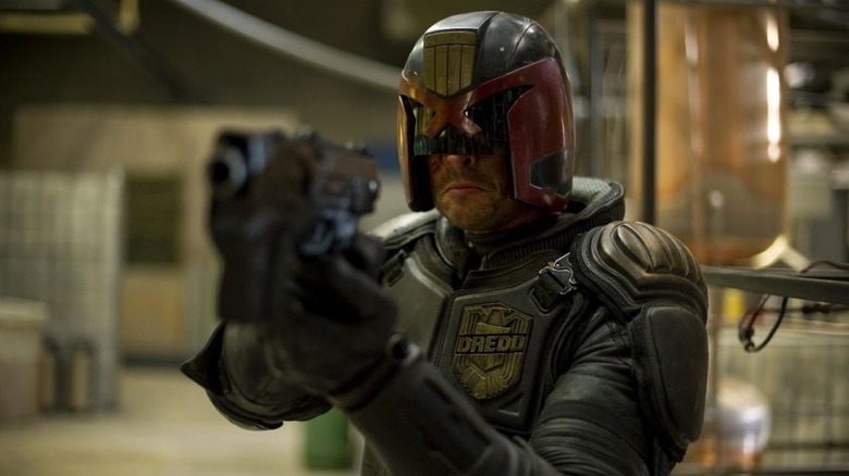 Dredd aiming gun