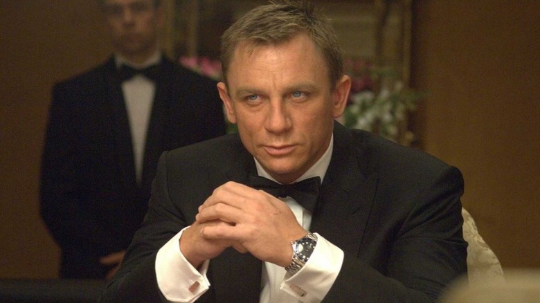 Daniel Craig plays poker