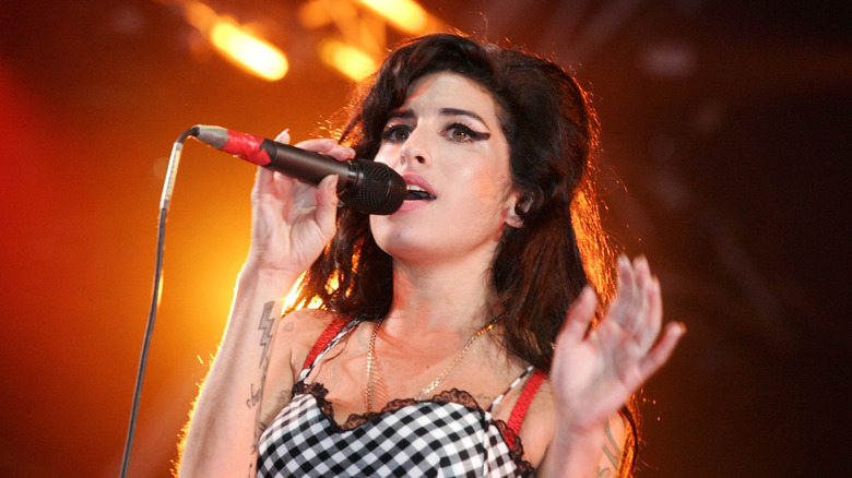 Amy Winehouse singing