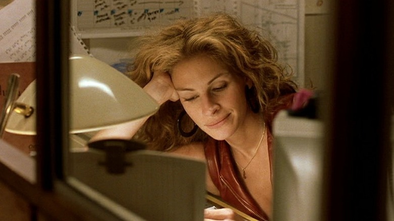 Julia Roberts at desk in Erin Brockovich