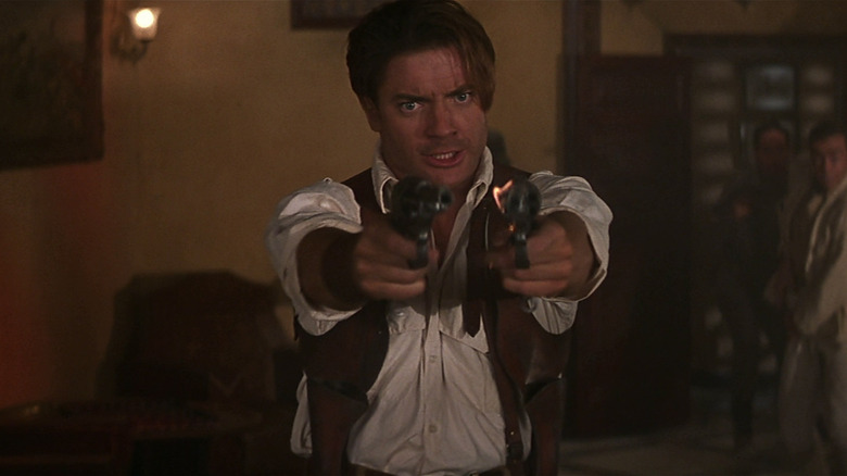 Brendan Fraser aims guns