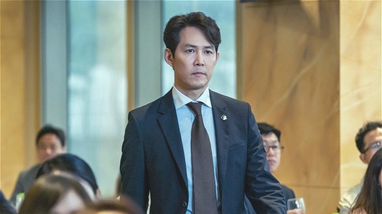 Jung-jae wearing a tie