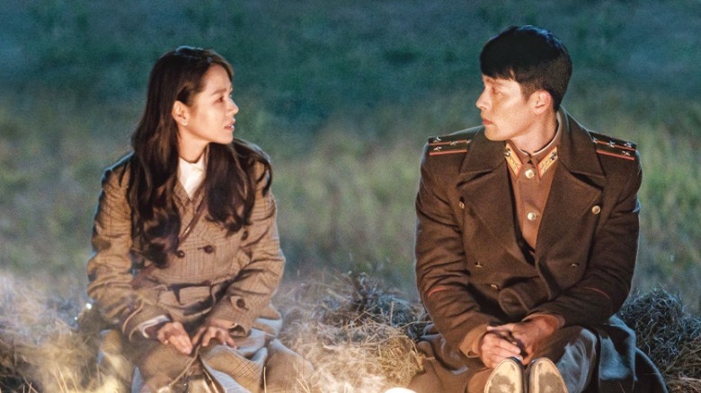 Ye-jin staring at Hyun Bin