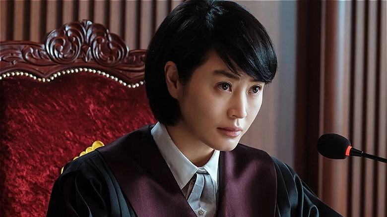 Hye-soo wearing judge's robe