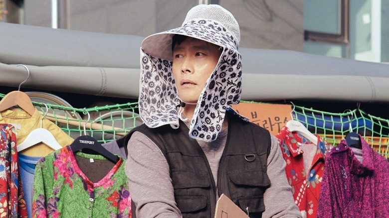 Byung-hun selling clothes