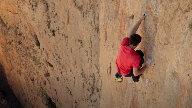 Alex Honnold climbing cliff