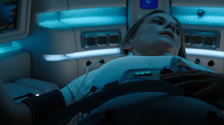 Elizabeth trapped in oxygen pod