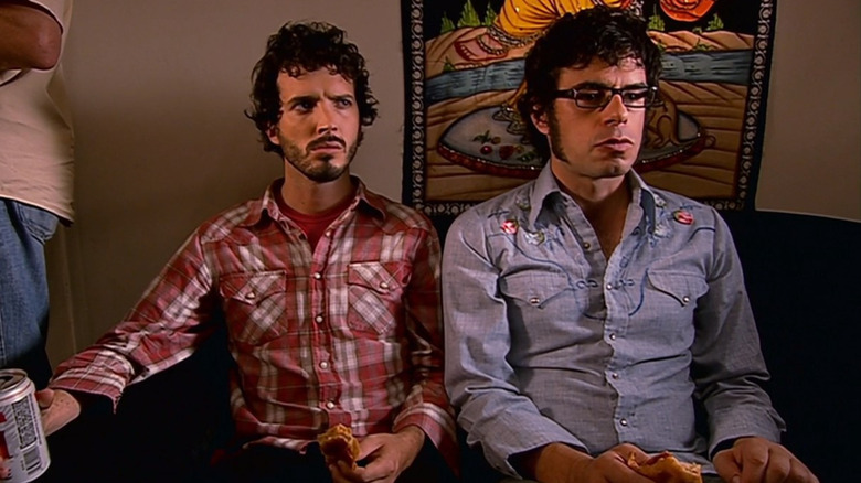 Jemaine and Bret sitting on couch