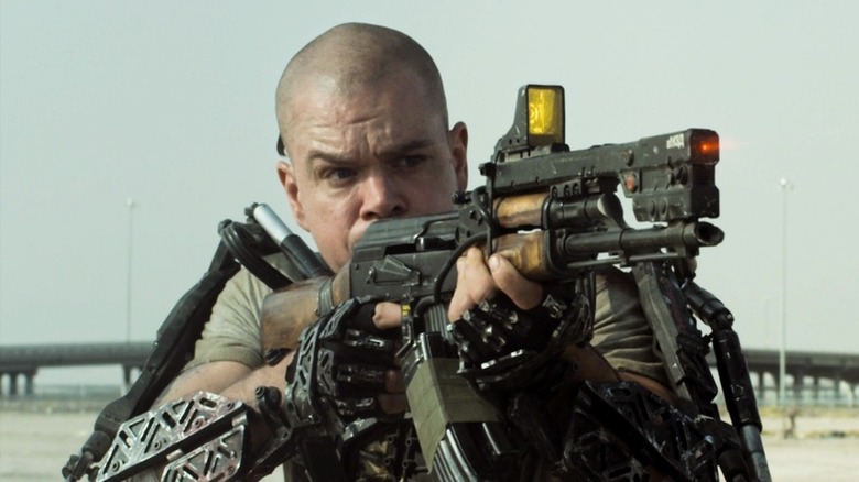 Matt Damon with gun in Elysium