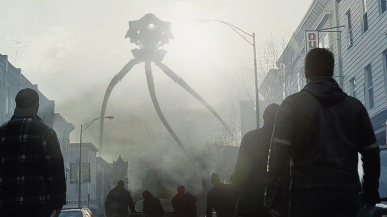 Crowds looking at aliens in War Of The Worlds