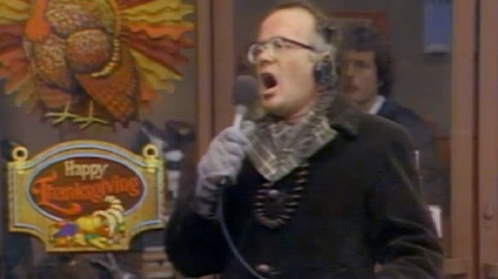 WKRP's News Director is sent to report on a "Turkey Drop"