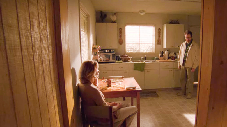 Skyler and Walt in apartment kitchen