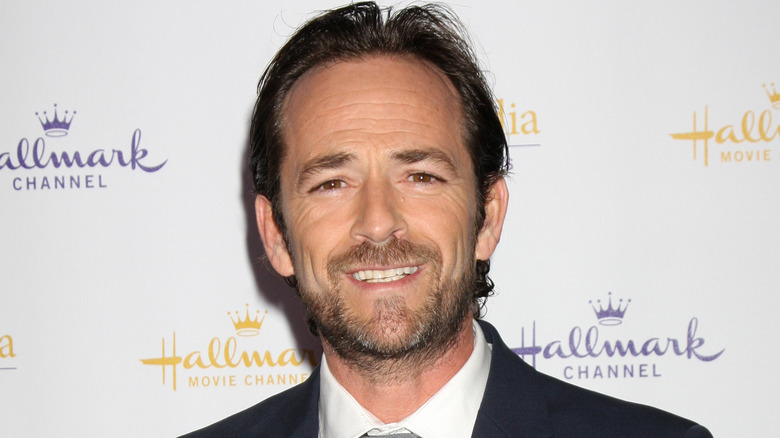 Luke Perry ECU smiling at Hallmark Channel event