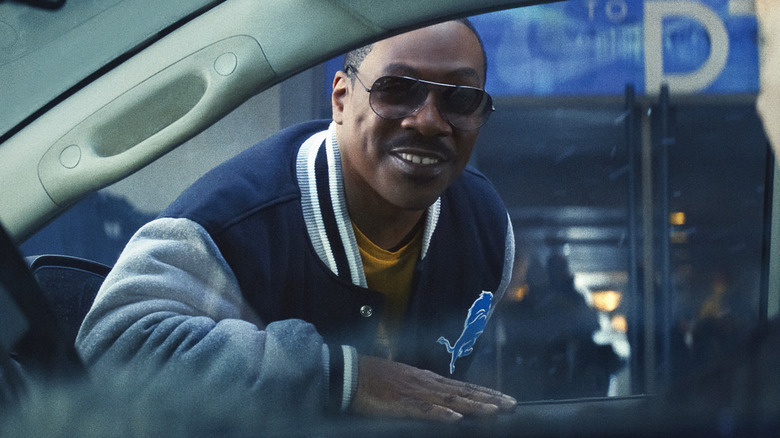 Axel Foley leaning in a car