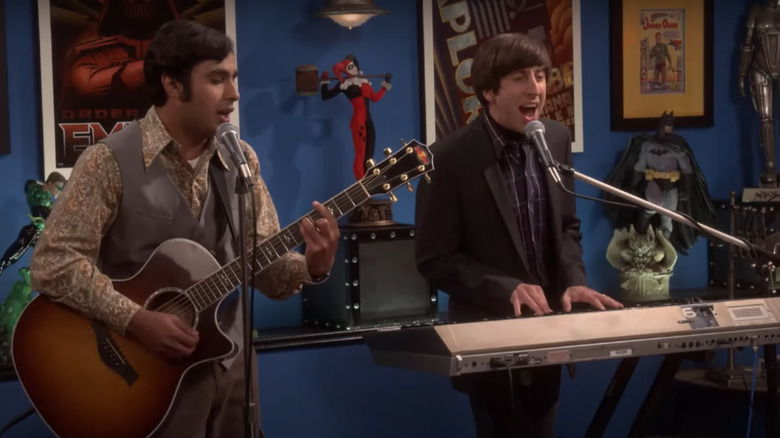 Simon Helberg and Kunal Nayyar singing