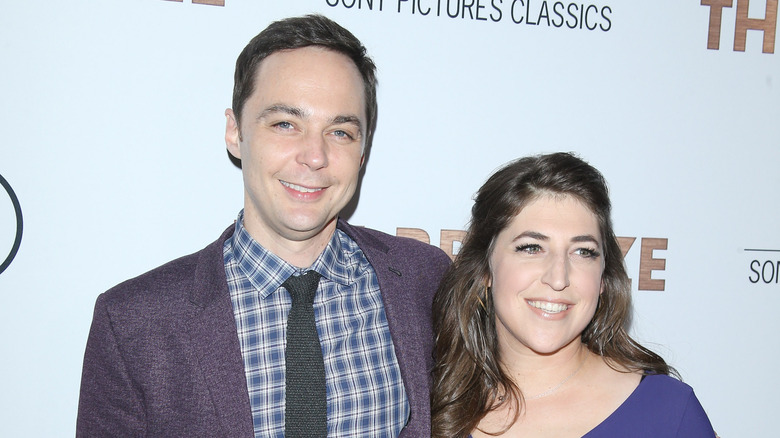 Jim Parsons and Mayim Bialik smiling