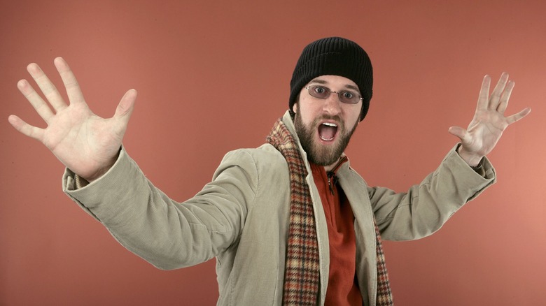 Dustin Diamond strikes a party pose