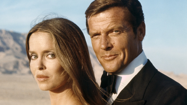 Anya Amasova and James Bond in desert