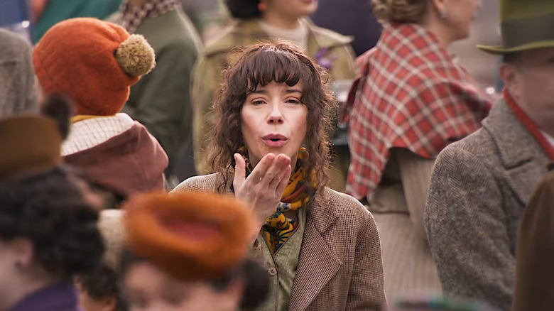 Sally Hawkins blows kiss to Willy 